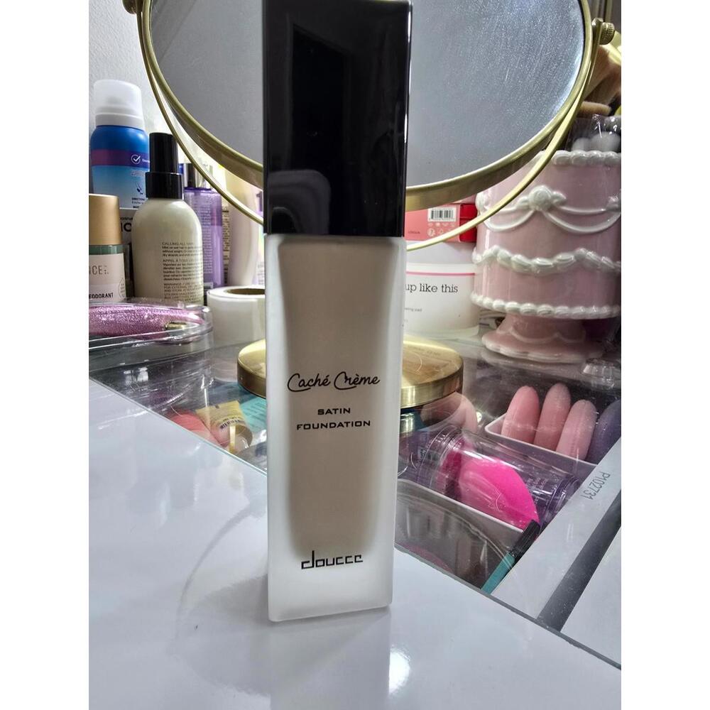 Cache Creme Satin Foundation